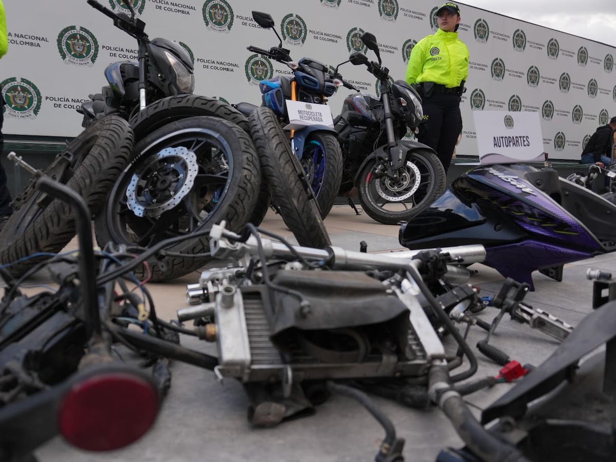 Ofensiva contra el robo de vehículos y autopartes en Bogotá: personas capturadas y motos recuperadas