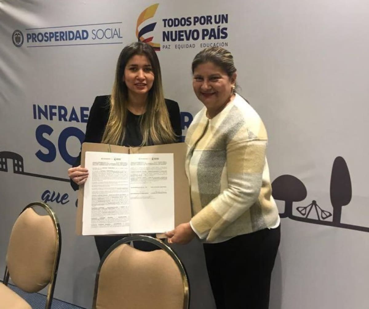 La alcaldesa de Santa Ana, Lourdes Chicre, recibió la aprobación de un convenio para reconstruir el Polideportivo de la cabecera municipal. 