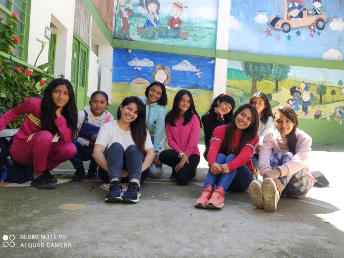 Niñas de Ciudad Bolívar presentan sus emprendimientos en esta navidad