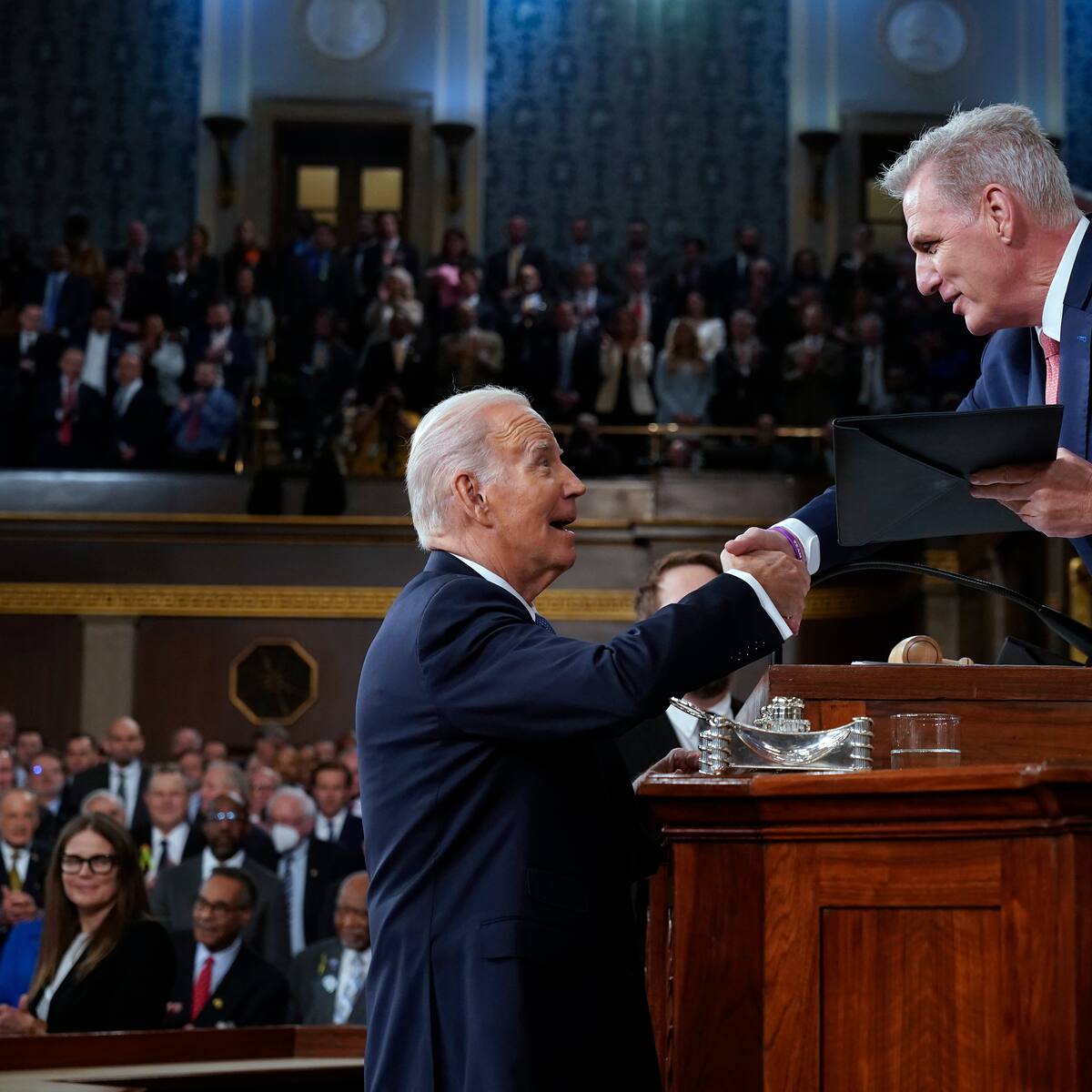 Detalles del acuerdo entre Biden y McCarthy para elevar el techo de deuda en EE.UU.