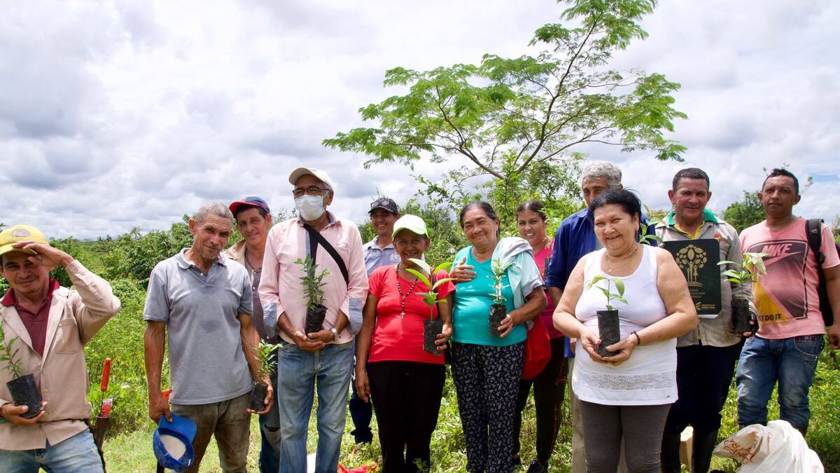 Restituyen predios a 12 familias campesinas de Colosó