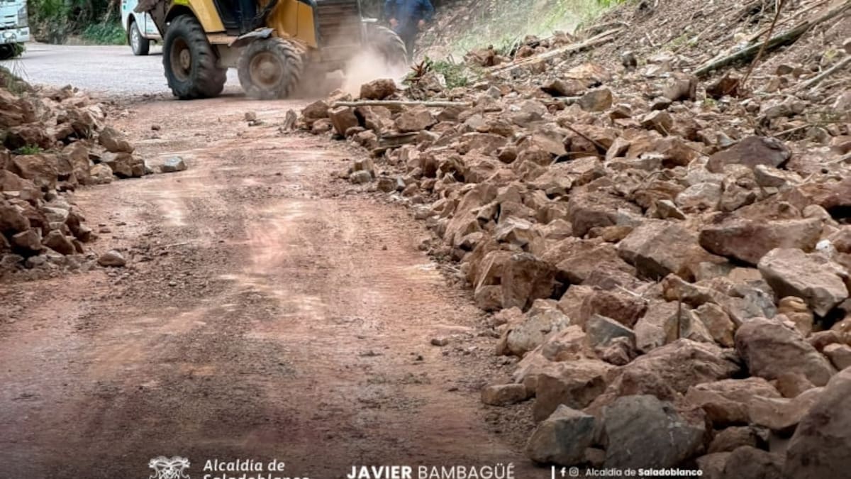 Vía a Saladoblanco completa un mes con cierres y paso restringido