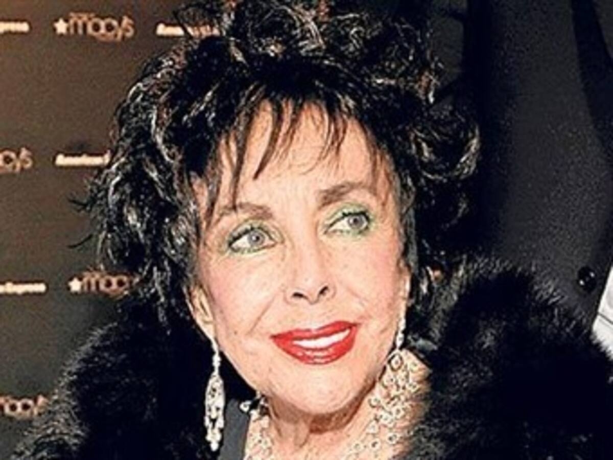 Elizabeth Taylor seguirá hospitalizada por problemas cardíacos