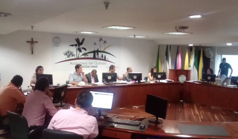 La secretaria de hacienda Luz Helena Mejía dijo que a pesar del superávit hay dificultades presupuestales.