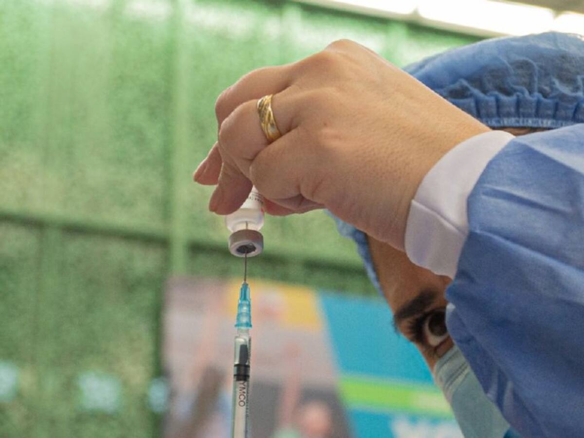Medellín calificó como un récord la aplicación de 20 mil vacunas en un día