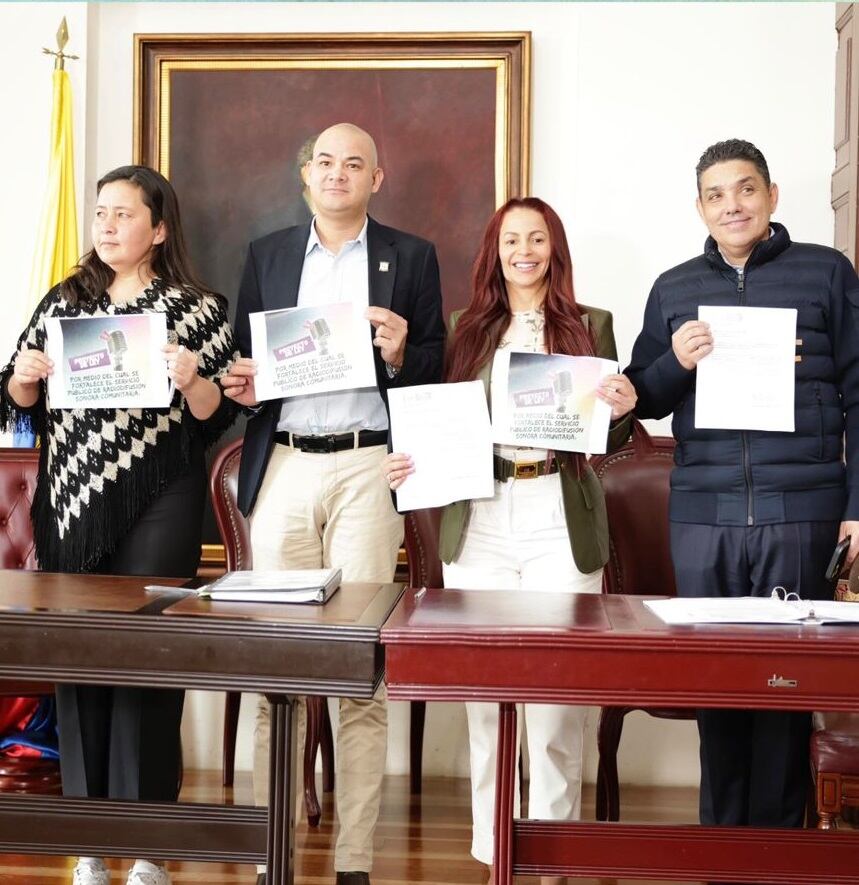 Congresista Ingrid Aguirre radica proyecto de Ley para fortalecer la radiodifusión comunitaria