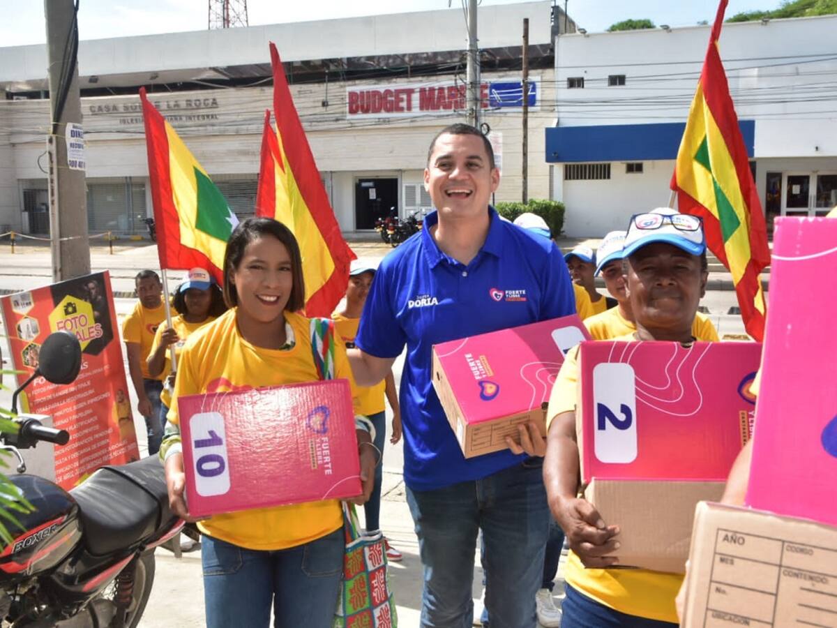 Javier Doria entregó más de 82 mil firmas a la Registraduría