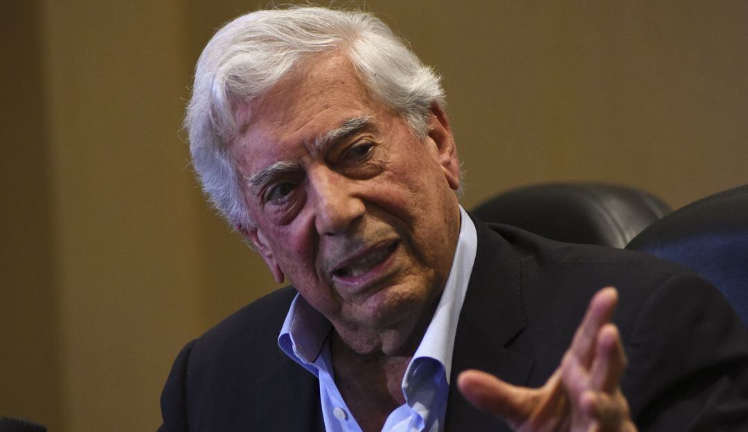 El escritor Mario Vargas Llosa