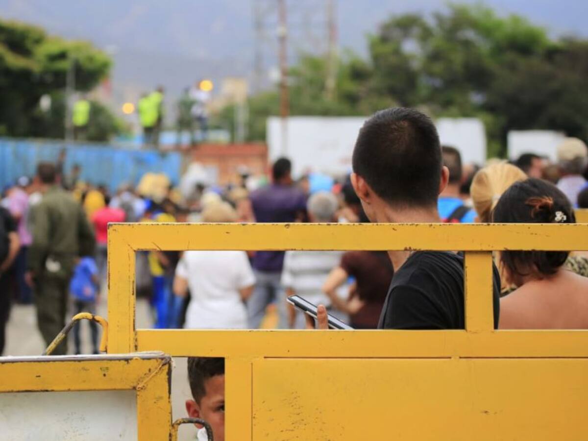 Gobierno analiza posibilidad de abrir la frontera con Venezuela