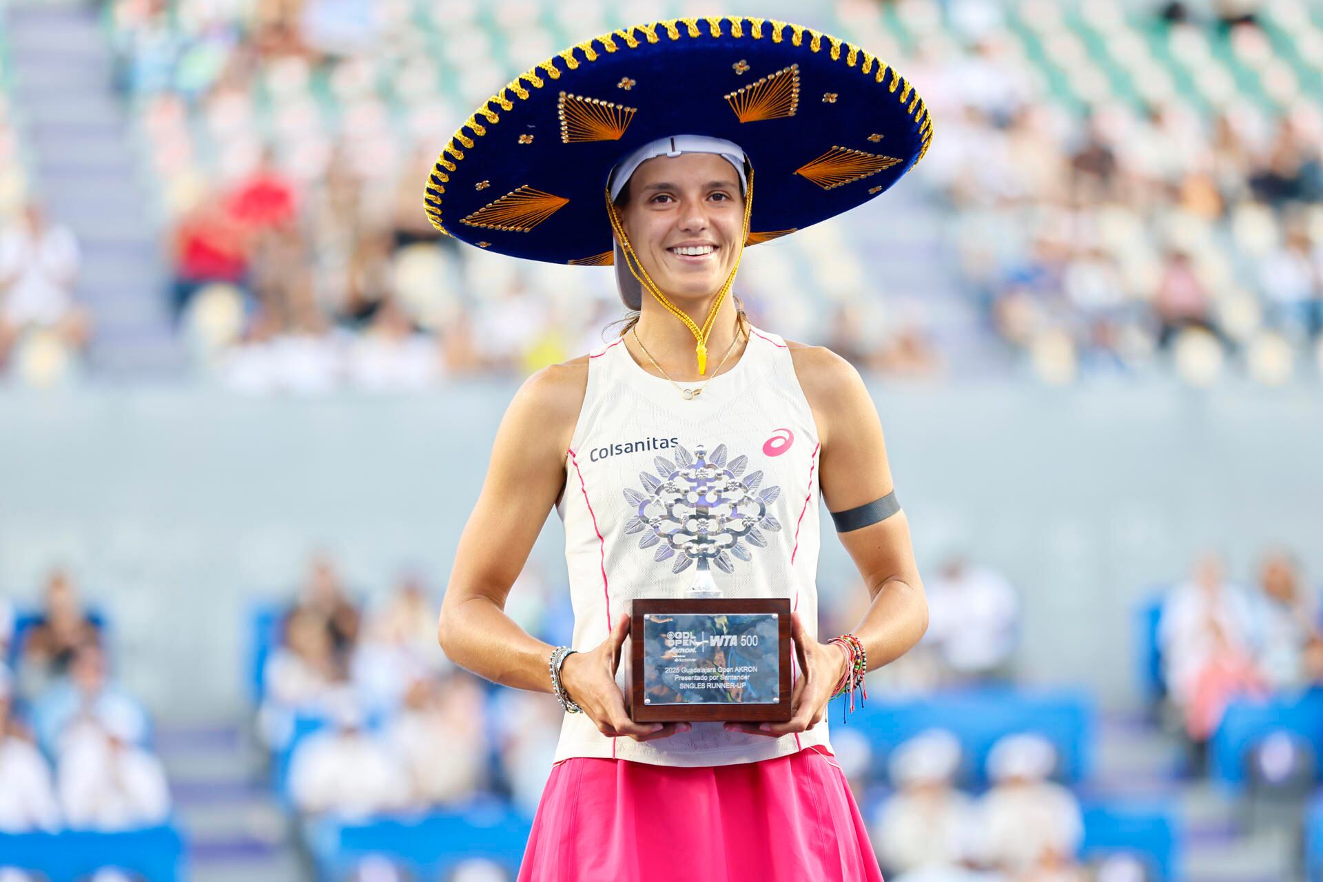 AME9689. GUADALAJARA (MÉXICO), 14/09/2025.- La colombiana Emiliana Arango posa este domingo, al quedar subcampeona del torneo Guadalajara Open WTA 500 en el Centro Panamericano de Tenis en Guadalajara (México). EFE/ Francisco Guasco