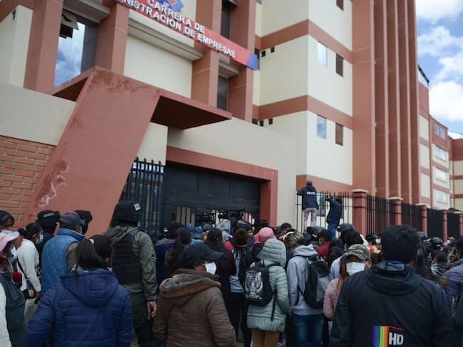 “El peligro estaba latente y las autoridades buscan al responsable”: el balance de la tragedia en Bolivia