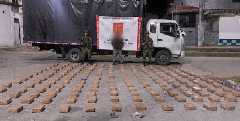 Paquetes de marihuana, carga avaluada en el mercado ilícito en $607.500.000.  Foto Policía Neiva.