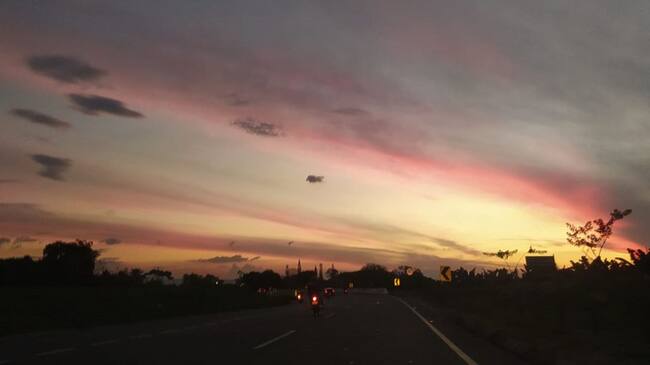 Atardecer en la vía Armenia-Tebaida