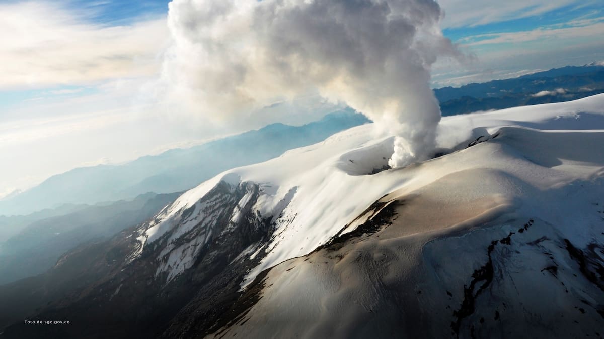 Procuraduría pide mantener acciones preventivas por actividad del volcán Nevado del Ruiz