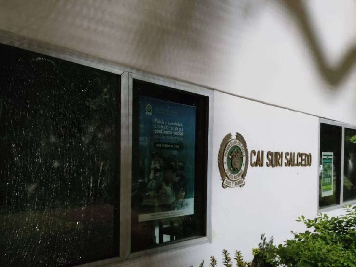 Vandalismo contra un supermercado y cajeros en protesta por partido