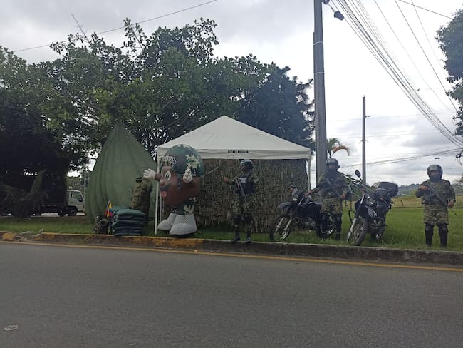 Plan de seguridad de la Octava Brigada del Ejército en las vías del Quindío en semana santa. Foto: Adrián Trejos