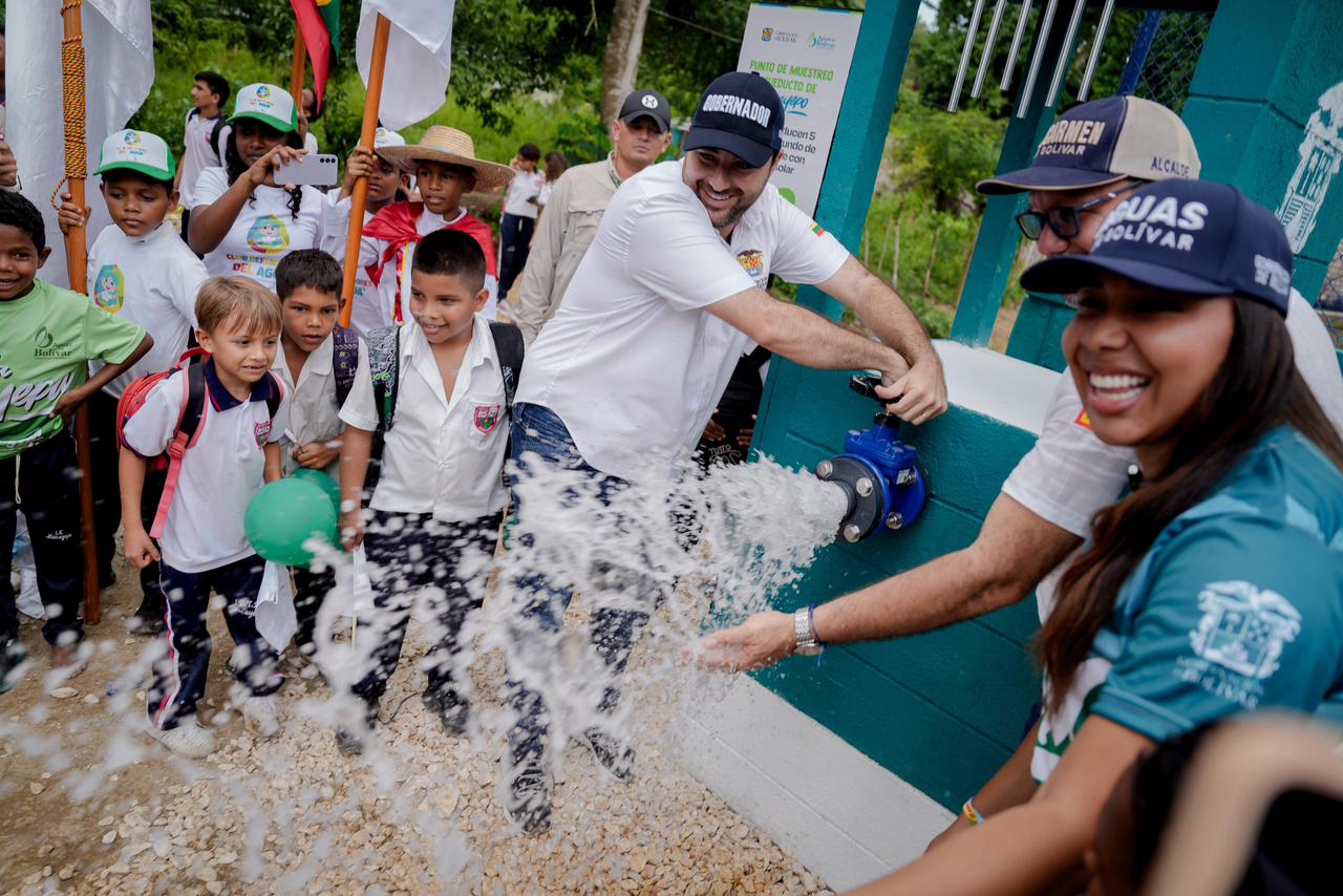 Histórico: Bolívar construye 18 acueductos y 6 alcantarillados en simultáneo