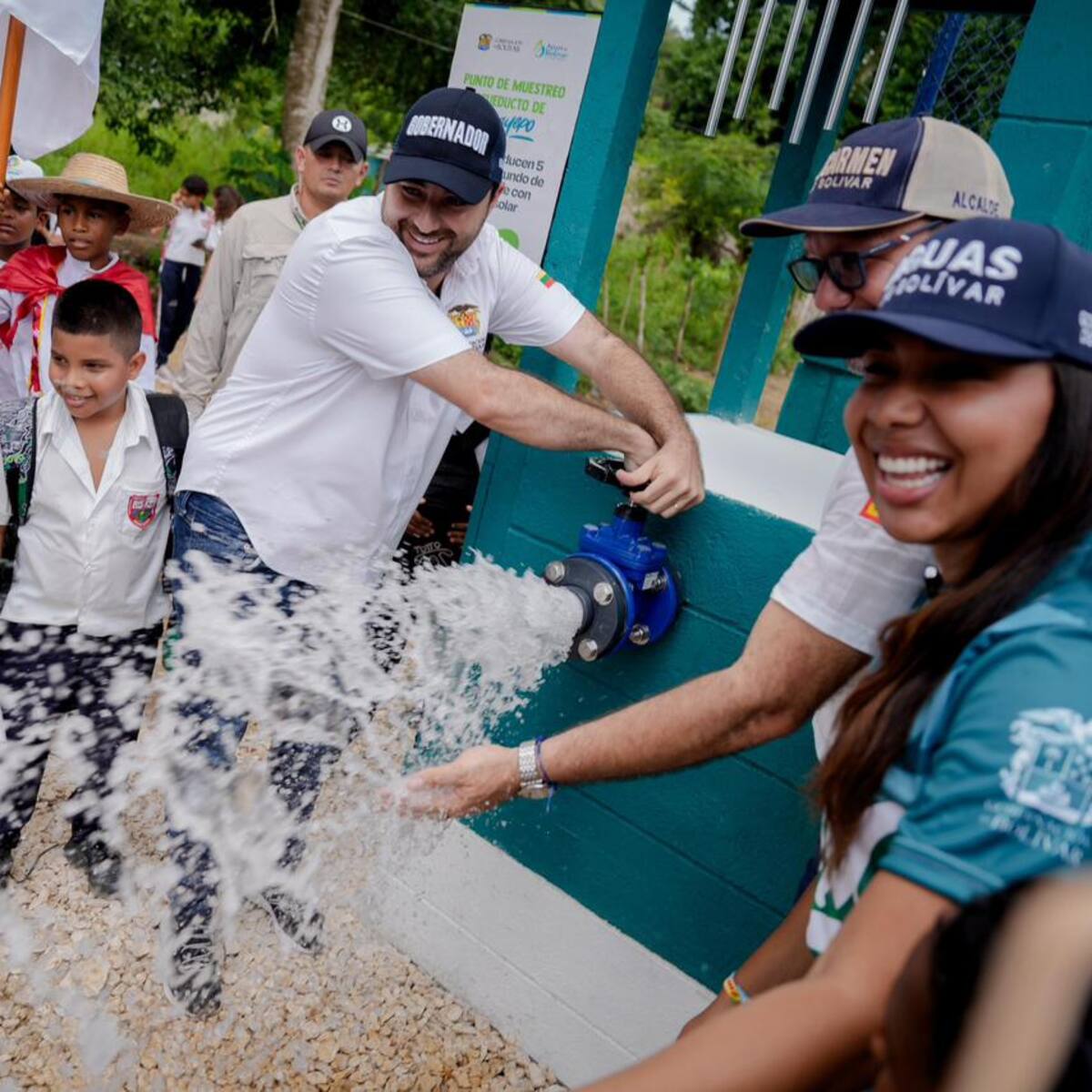 Histórico: Bolívar construye 18 acueductos y 6 alcantarillados en simultáneo