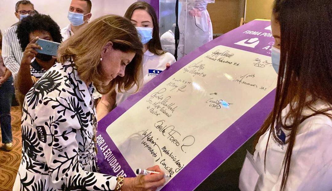 “Construimos a la par” impulsa participación de mujeres en la construcción