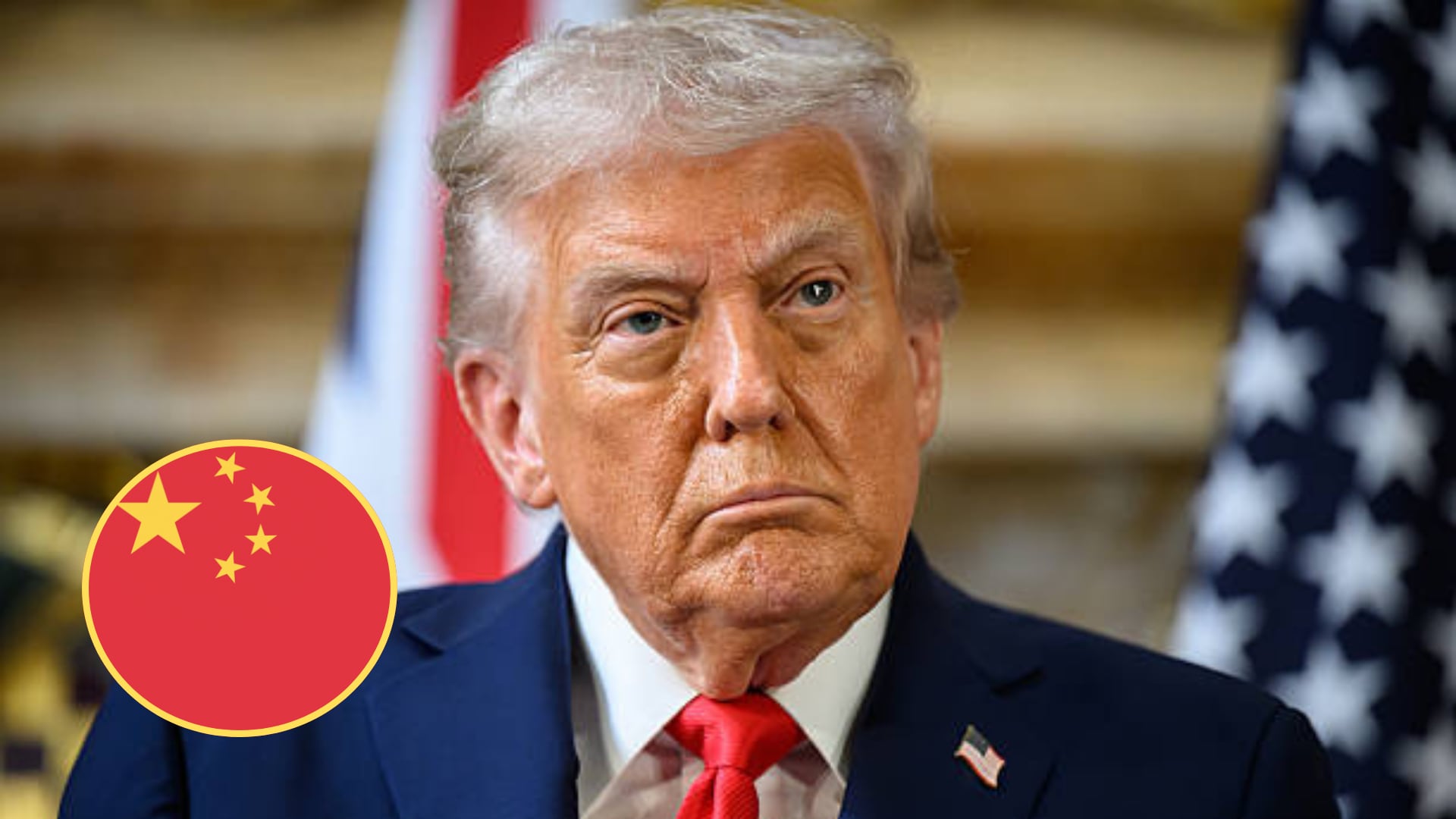Presidente de Estados Unidos, Donald Trump, bandera de China. Foto: Leon Neal/Getty Images/Getty Images