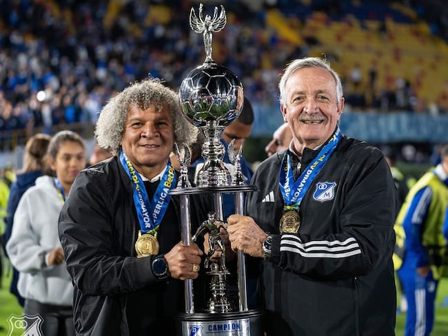 Alberto Gamero y Enrique Camacho, técnico y presidente de Millonarios / Twitter: @MillosFCoficial.