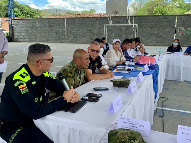 Se identifica en riesgo a la población civil de los municipios de Nátaga y La Plata, en el departamento del Huila, para un total de cerca de 70.084 personas.