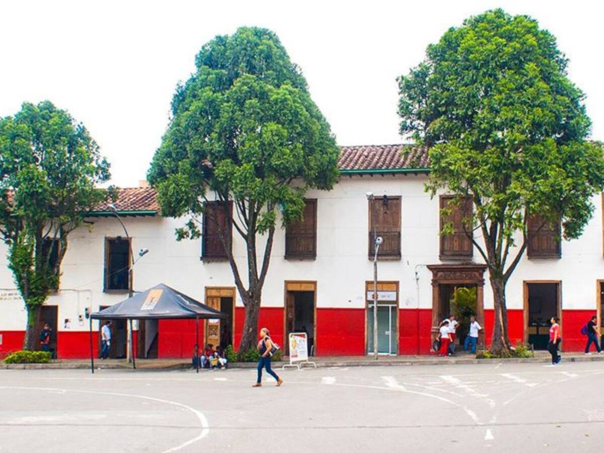 Vuelve y juega: paran construcción del Palacio Municipal de Caldas