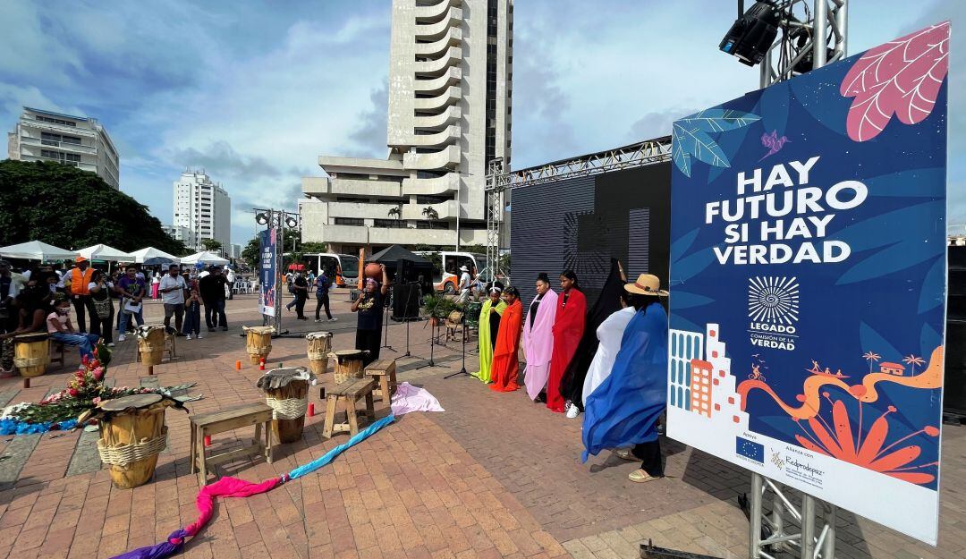 A través de  presentaciones artísticas se dio a conocer otra mirada del proceso para conocer el informe final