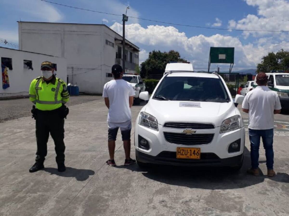 Recuperada en Chinchiná camioneta robada en Buga – Valle