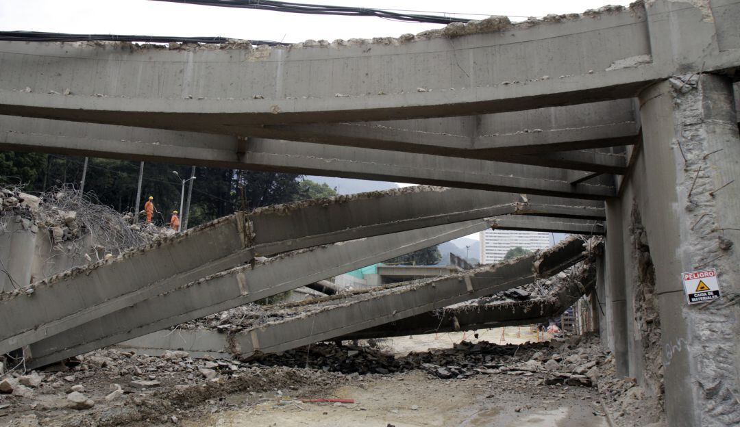 Demolición de puente vehícular