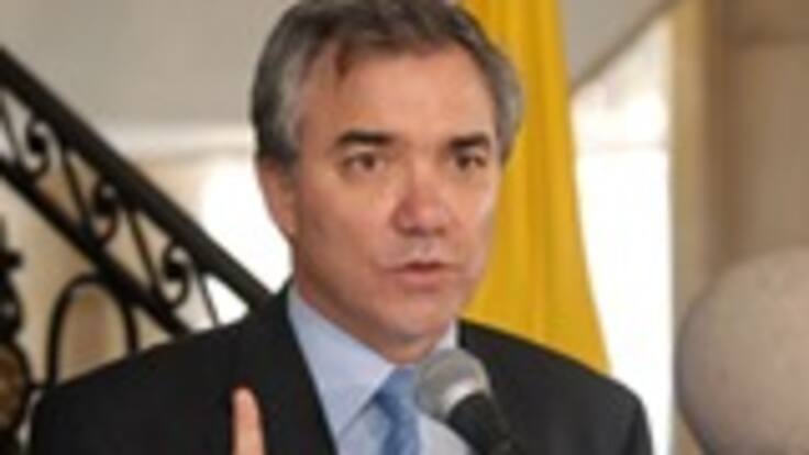 Medidas del gobierno para afrontar la malaria y el dengue generados por el fenómeno de 'El Niño'. Diego Palacio, ministro de la Protección Social