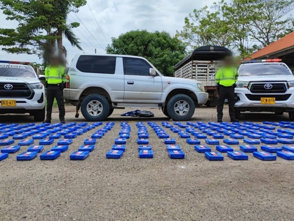 Policía de Bolívar incautó 328 kilos de clorhidrato de cocaína en dos vehículos