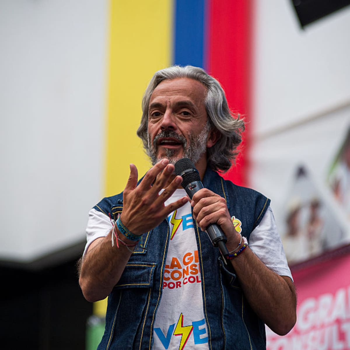 Juan Daniel Oviedo rechazó reuniones para hablar de segunda vuelta: “No más cafés, más debates”