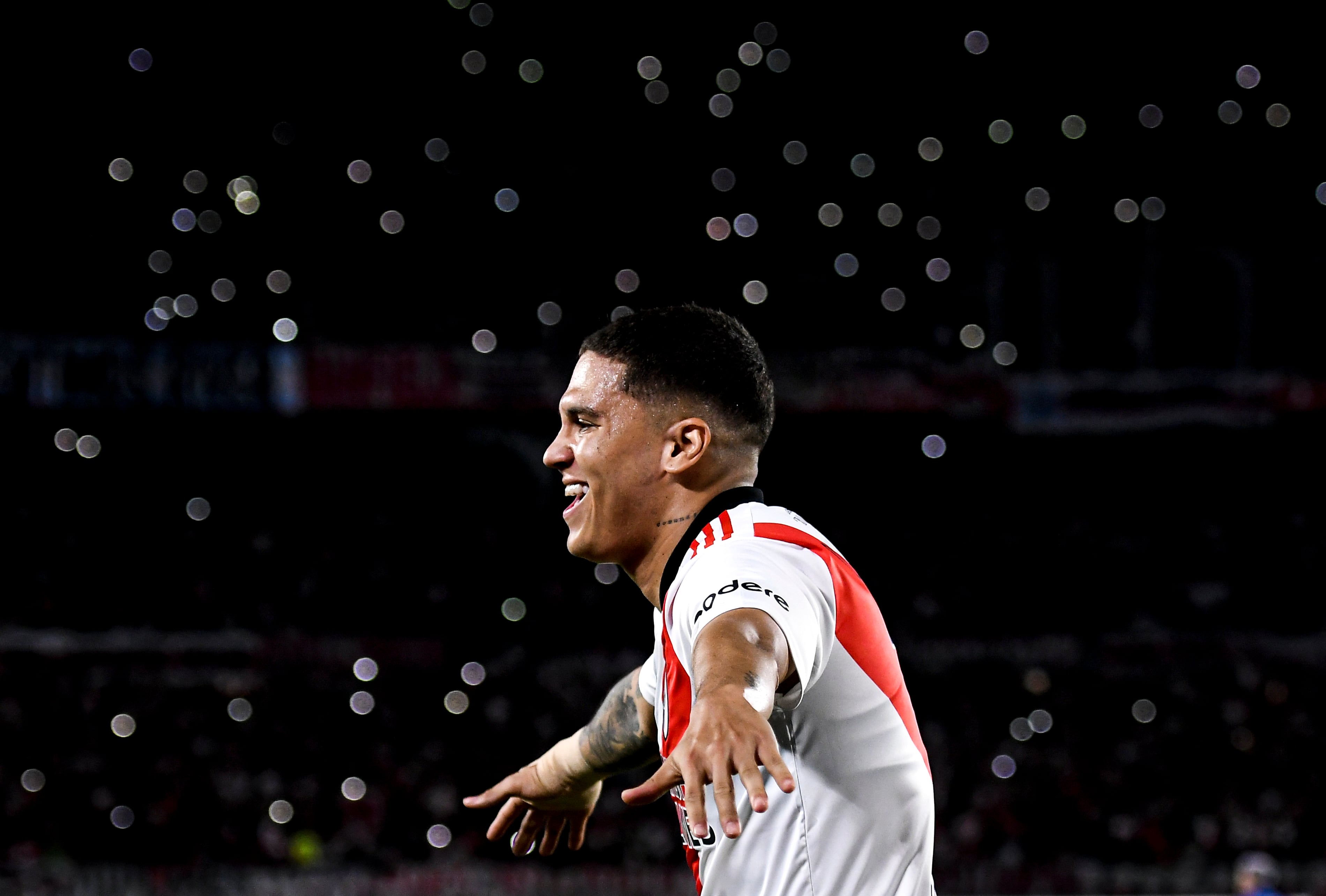 Juan Fernando Quintero, volante colombiano sin equipo tras jugar en River Plate el último año. (Photo by Marcelo Endelli/Getty Images)