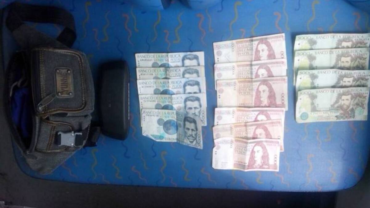 Conductor encerró en el bus a la persona que lo iba a robar