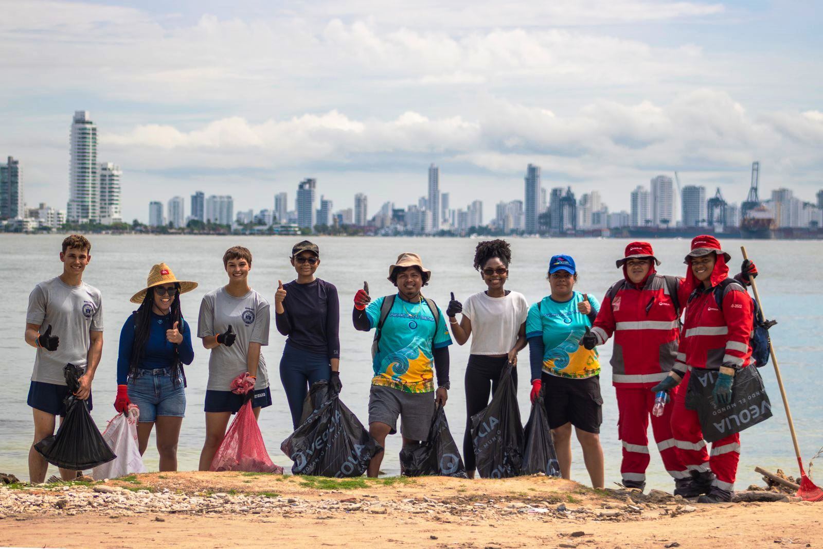 40 toneladas de residuos recolectados en jornada de limpieza en la isla de Tierra Bomba