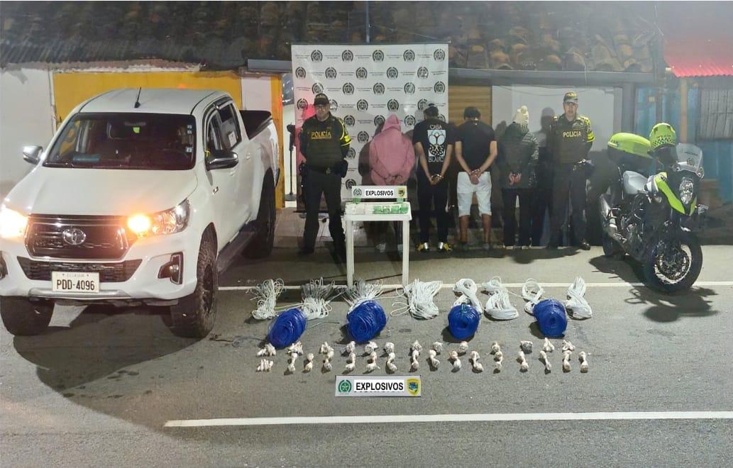 Interceptan vehículo ecuatoriano con 3 mil 500 detonadores en el norte del Valle