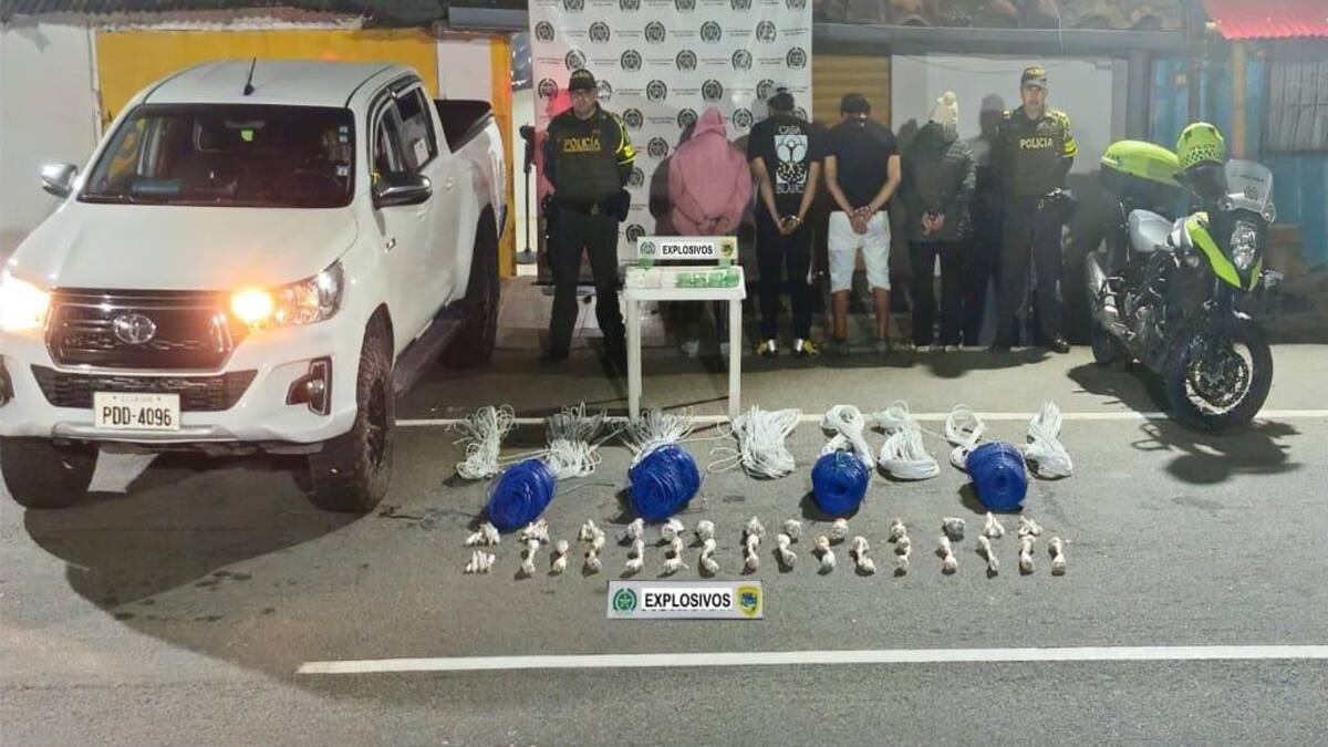 Interceptan vehículo ecuatoriano con 3 mil 500 detonadores en el norte del Valle