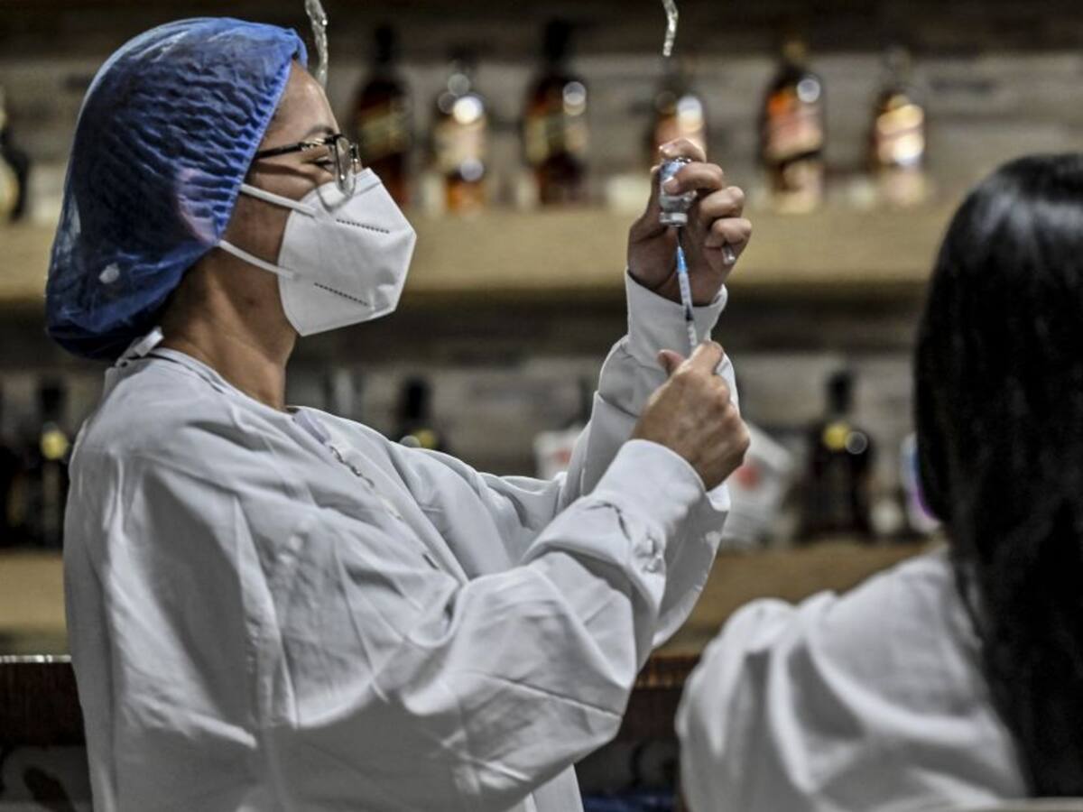 Cerca de 100.000 dosis de Pfizer fueron reasignadas para distintos grupos