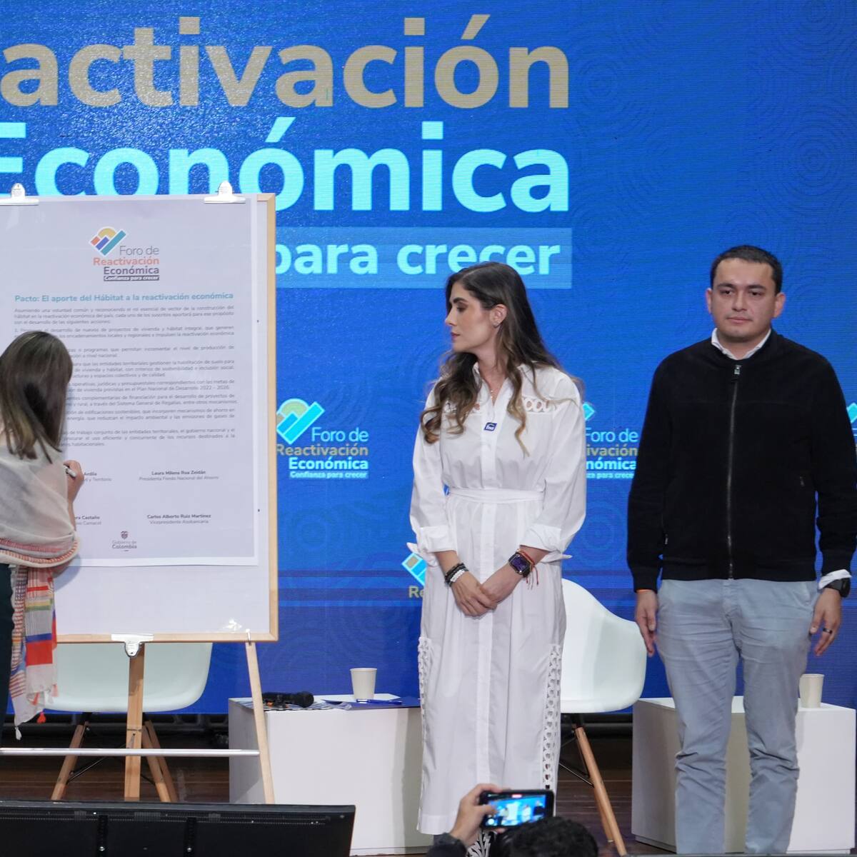 Minvivienda firma pacto con Camacol y FNA para impulsar la reactivación económica