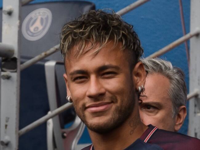 Neymar paraliza el Parque de los Príncipes en su presentación