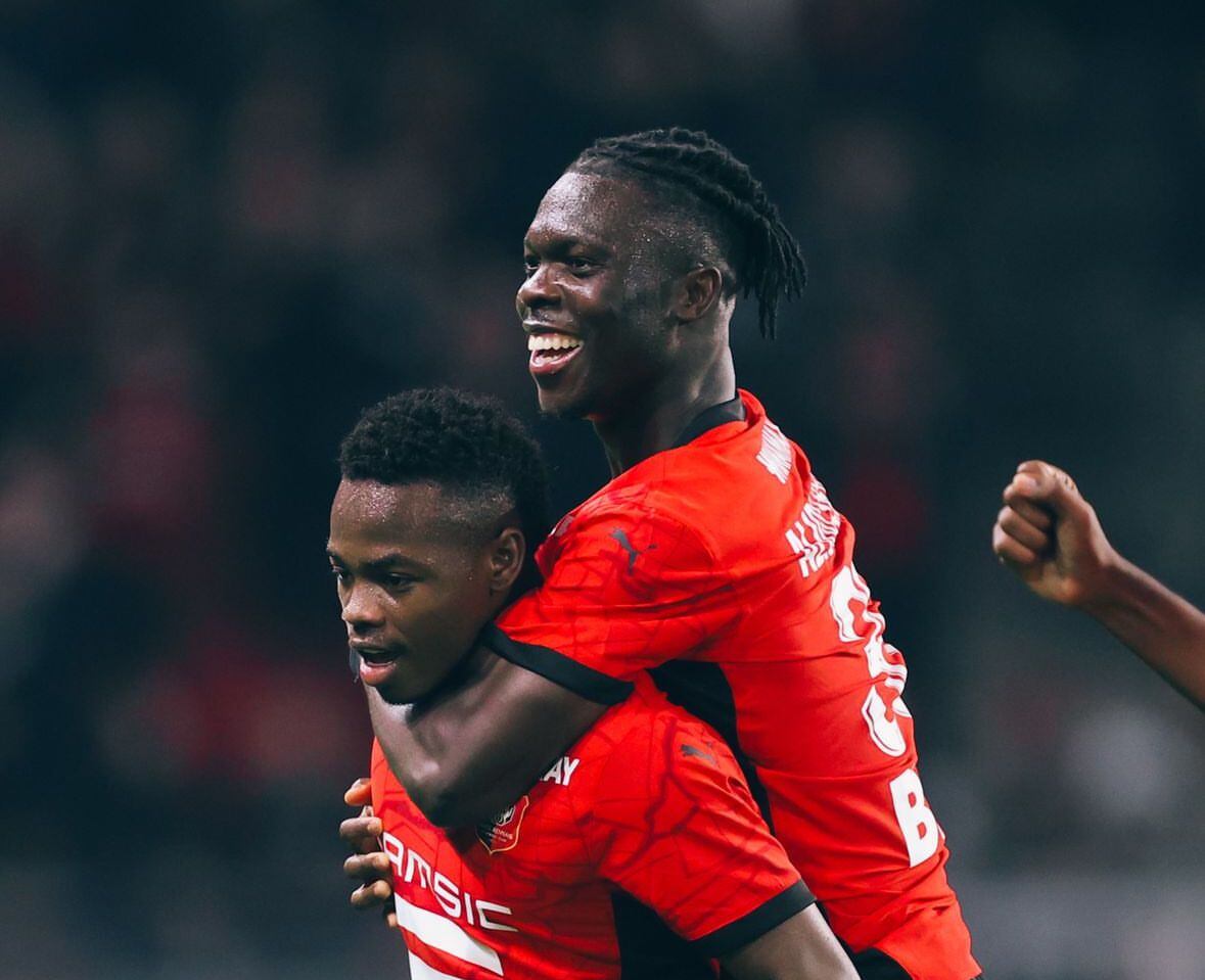 Carlos Gómez festeja su primer gol con el Rennes / Instagram: Stade Rennais