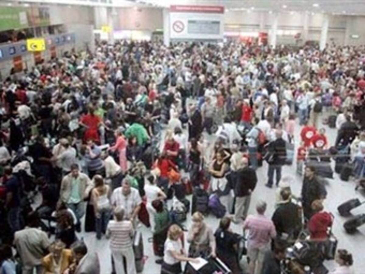 Usuarios reportan retrasos y cancelaciones de vuelos en varios aeropuertos del país
