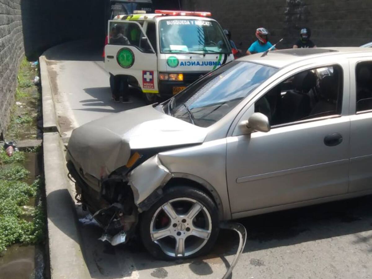 Jóvenes al parecer en estado de embriaguez chocaron vehículo en Villamaría