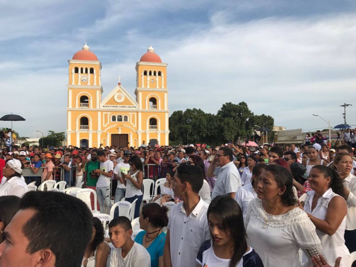 El acto central consistió en que el equipo negociador del Gobierno, encabezado por Humberto De La Calle, le entregaron el acuerdo final a un grupo de niños de la región.