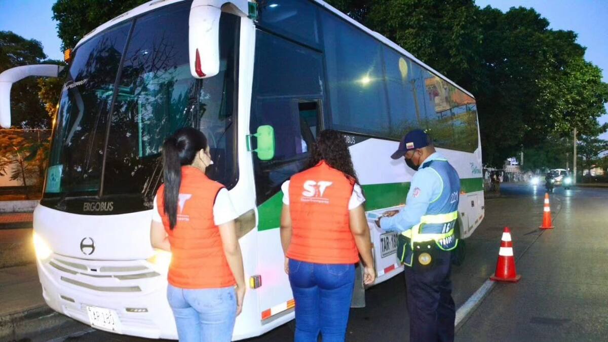 DATT y Superintendencia de Transporte hacen paradas técnicas al transporte escolar