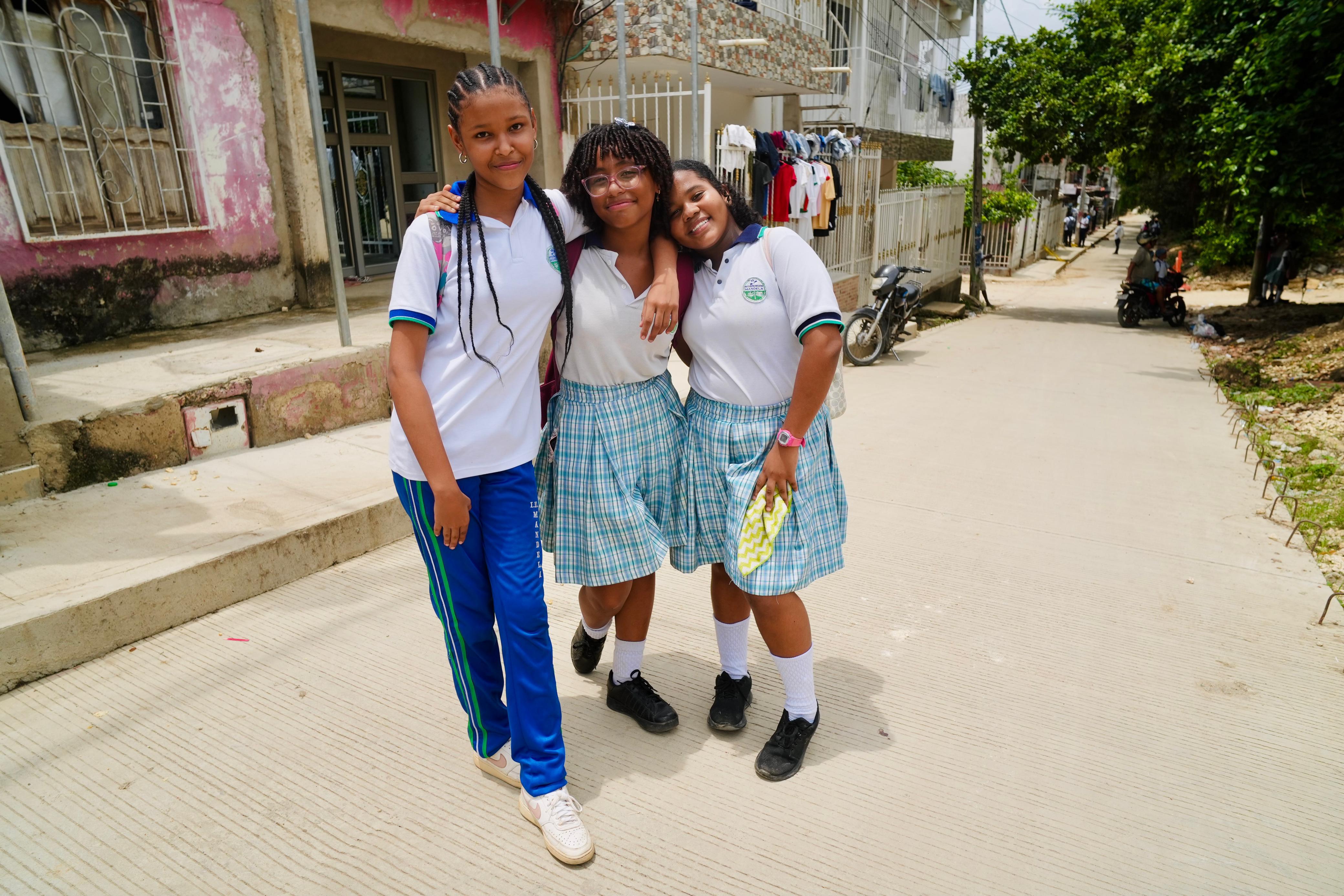 1.170 estudiantes del colegio Mandela ya tienen acceso digno gracias a la pavimentación en El Silencio