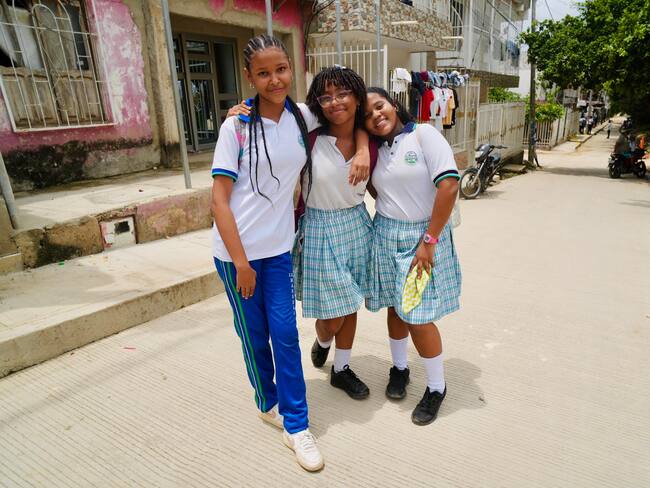 1.170 estudiantes del colegio Mandela ya tienen acceso digno gracias a la pavimentación en El Silencio