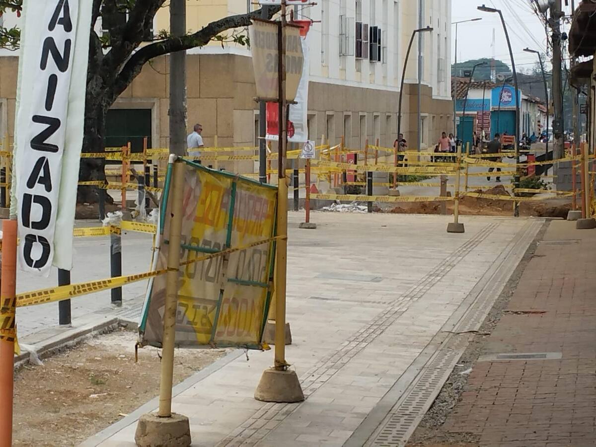 Trabajadores de obras inconclusas en Bucaramanga protestan porque no les pagan