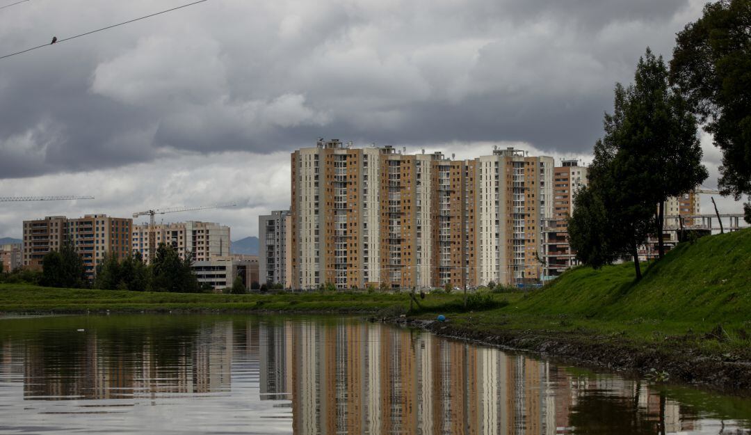 Recorrido ecológico organizado por la Corporación Autónoma Regional (CAR) a través del río Bogotá.